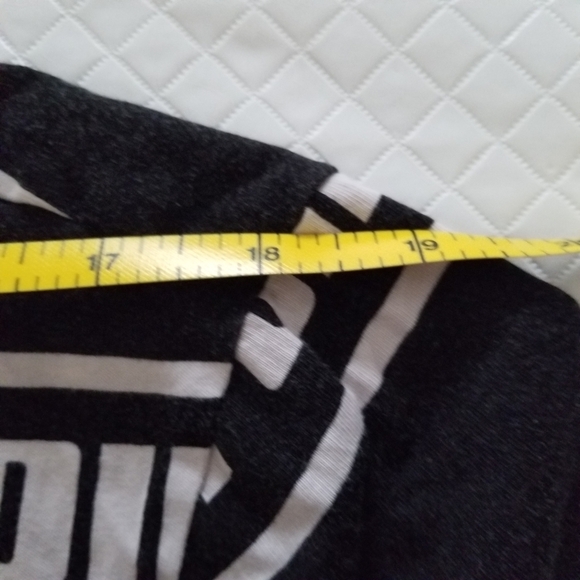 Lot Of 2 Pumas Graphic T-Shirt Mens XL. Puma All Over B&W . And Gray Solid - Picture 11 of 12